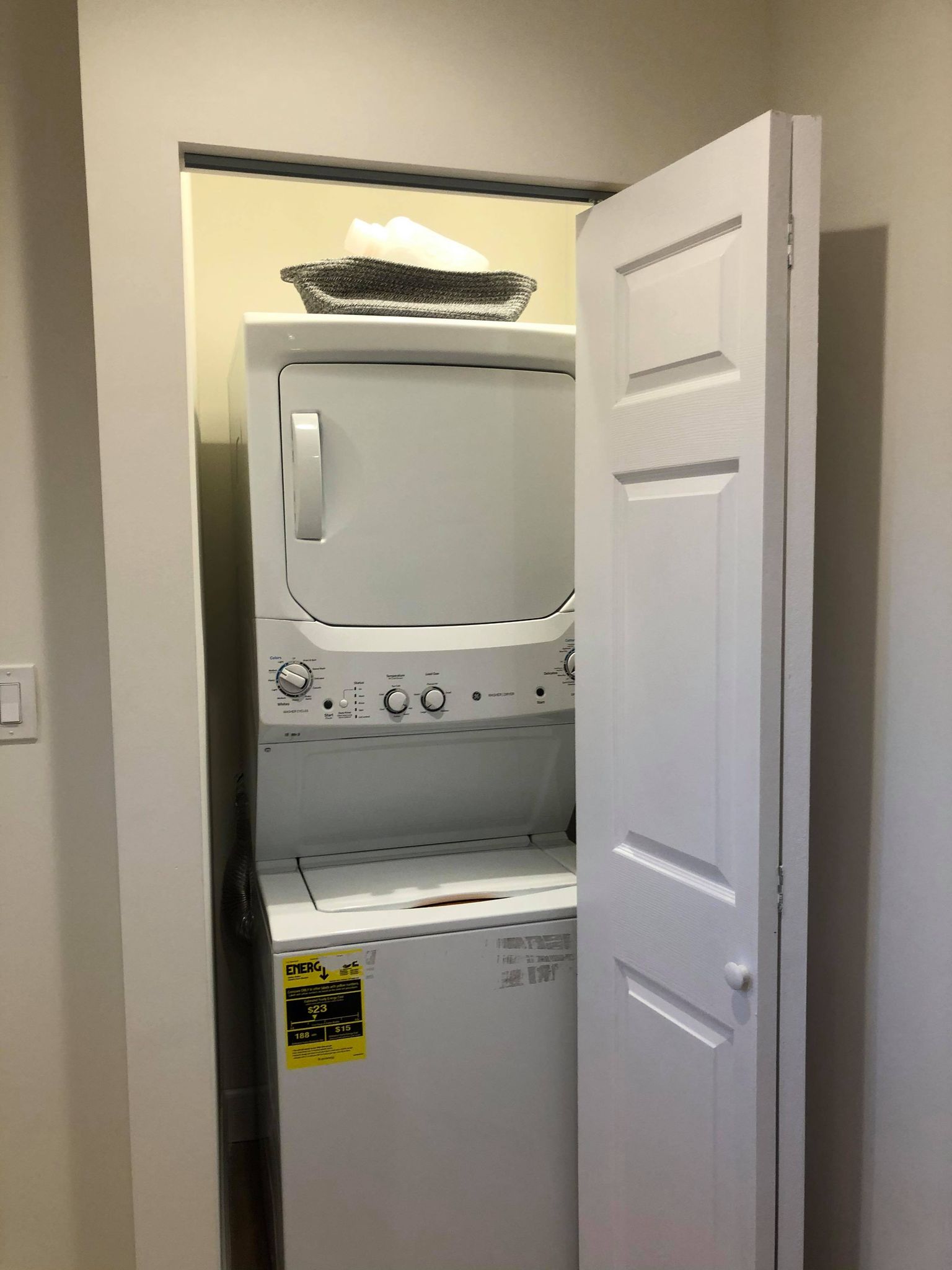 20240626-005642264-80c6-f82cb4f74d9f_claire ayaay's student bed room washer and dryer.jpg